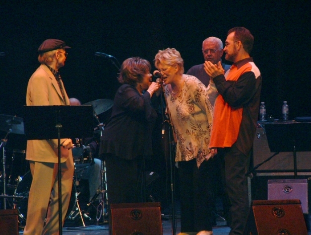 George Soule, Mavis Staples, Bonnie, Jimmy Johnson, & Donnie Fritts at the Barbican concert, London, 2005