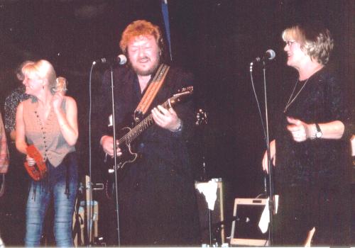 Delaney Bramlett singing with Bonnie and daughter Bekka